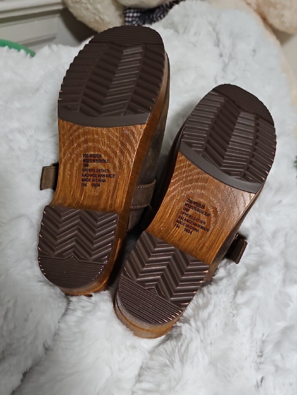 White Mountain Brown Leather Clog Mules - Picture 4 of 6